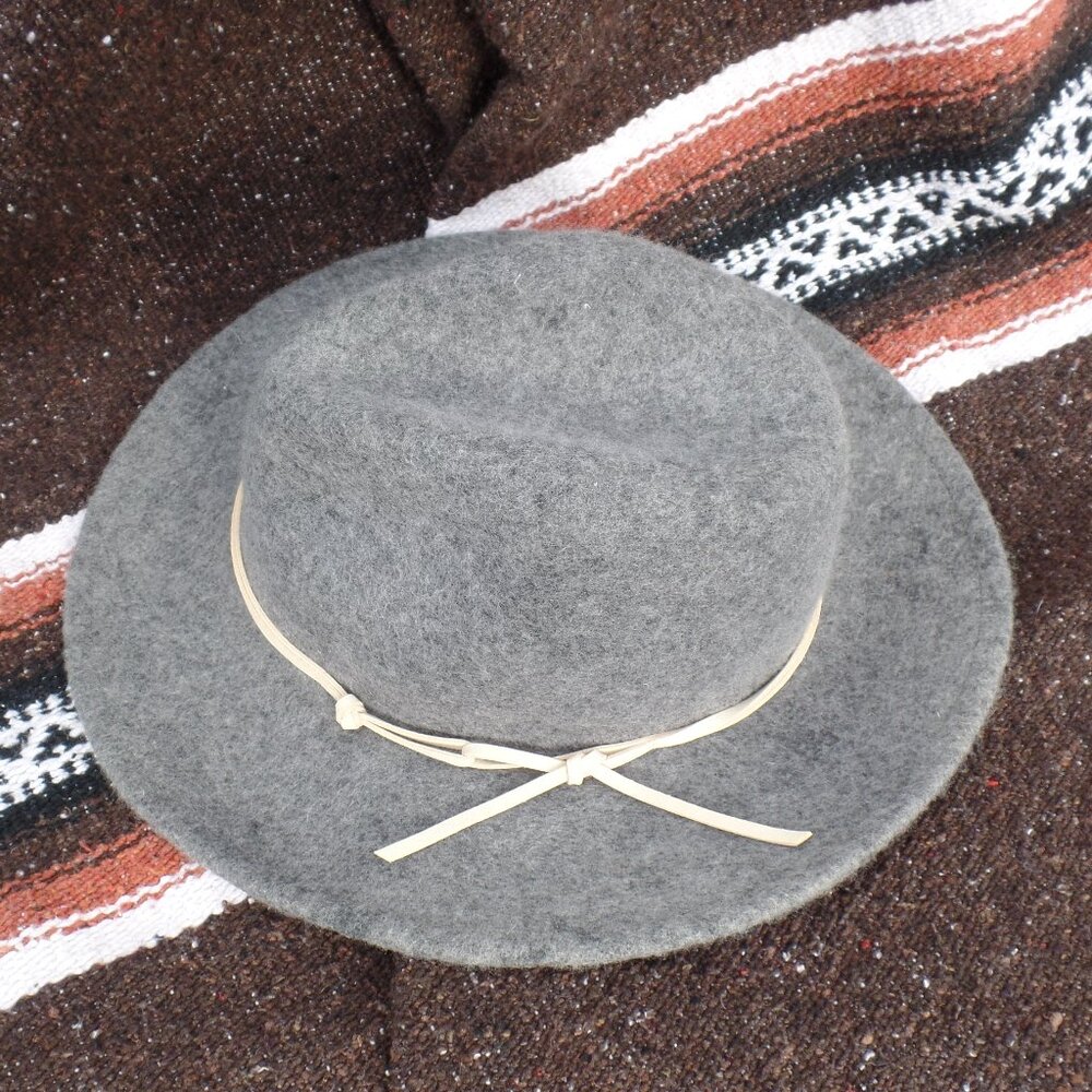 UNIVERSAL Thread 100% Wool Hat GRAY MEDIUM - Picture 2 of 9